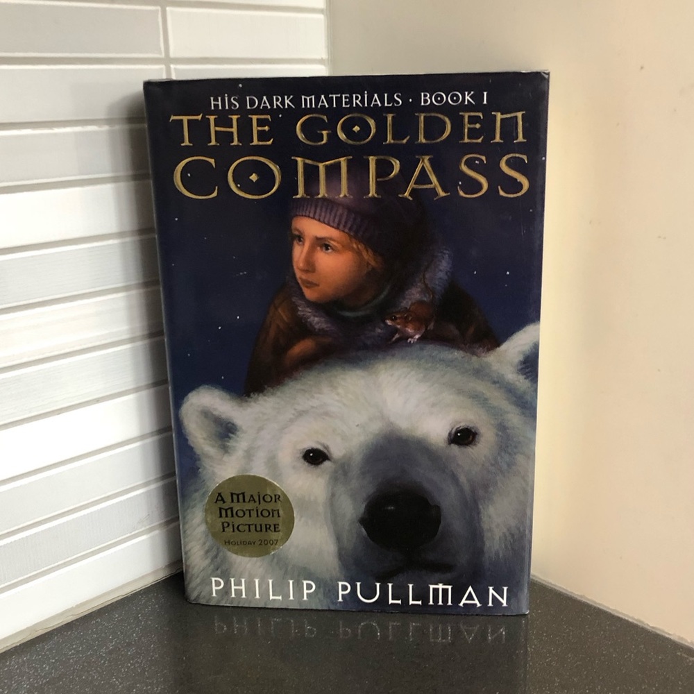 Hardcover His Dark Materials: The Golden Compass Book 1